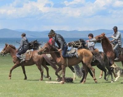 Becca Davis Cycling on the  tour with redspokes